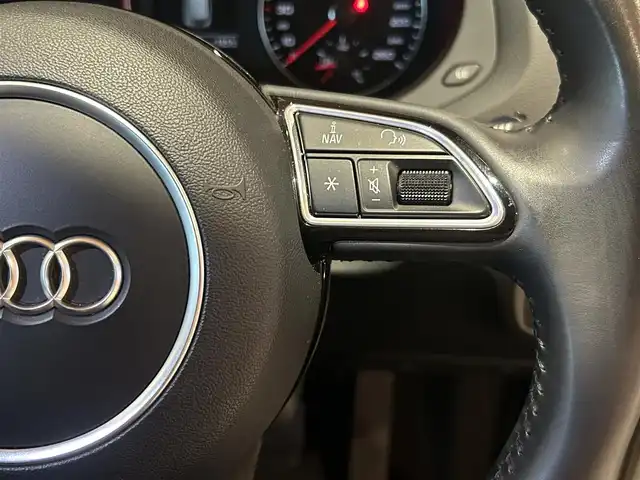 アウディ Ｑ３ 2．0 TFSI クワトロ 180PS 道央・札幌 2017(平29)年 6.2万km ミトスブラックメタリック メタリックペイント/レザーパッケージ/　・ファインナッパレザーシート/　・シートヒーター/　・デコラティブパネルウォルナットバルサミックブラウン/バックカメラ/MMIナビゲーション/　・フルセグTV/　・CD/DVD/SD/Bluetooth/ETC