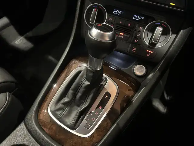 アウディ Ｑ３ 2．0 TFSI クワトロ 180PS 道央・札幌 2017(平29)年 6.2万km ミトスブラックメタリック メタリックペイント/レザーパッケージ/　・ファインナッパレザーシート/　・シートヒーター/　・デコラティブパネルウォルナットバルサミックブラウン/バックカメラ/MMIナビゲーション/　・フルセグTV/　・CD/DVD/SD/Bluetooth/ETC