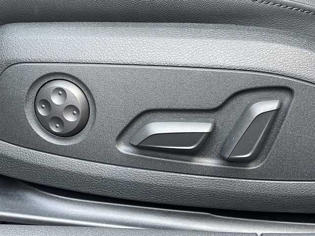 アウディ アウディ Ａ４ アバント 40TDIクワトロ Sライン 神奈川県 2023(令5)年 2.6万km ミトスブラックメタリック ワンオーナー/パノラマサンルーフ/Sライン/クルーズコントロール/ETC2.0/ハーフレザー/純正ナビ/プッシュスタート/純正ドラレコ/運転席／助手席パワーシート/純正19AW
