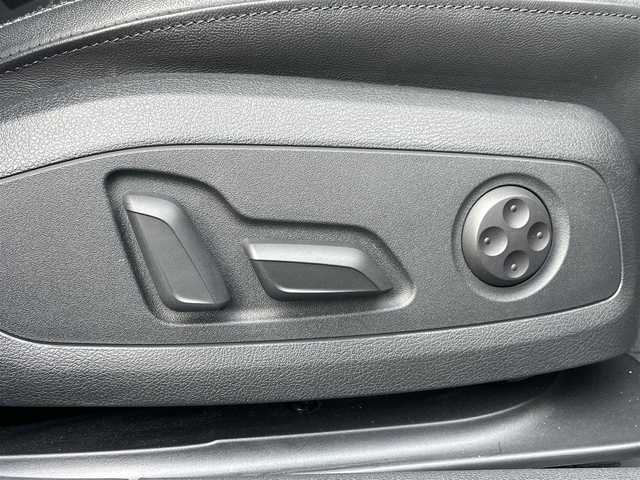 アウディ アウディ Ａ４ アバント 40TDIクワトロ Sライン 神奈川県 2023(令5)年 2.6万km ミトスブラックメタリック ワンオーナー/パノラマサンルーフ/Sライン/クルーズコントロール/ETC2.0/ハーフレザー/純正ナビ/プッシュスタート/純正ドラレコ/運転席／助手席パワーシート/純正19AW