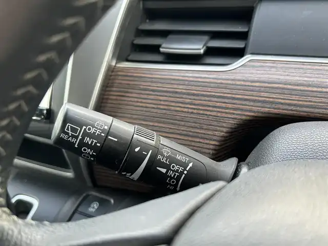 ホンダ フリード＋ クロスター ホンダセンシング 埼玉県 2020(令2)年 5万km シルバーミストグリーンM 社外8インチSDナビ　X800/（CD/DVD/AM/FM/フルセグTV/SD/USB/Bluetooth）/Honda SENSING/・衝突軽減ブレーキ［CMBS］/・車線維持支援システム［LKAS］/・アダプティブクルーズコントロール［ACC］/・路外逸脱抑制機能/社外フリップダウンモニター/バックカメラ/ビルトインETC/両側パワースライドドア/クロスター専用内外装/ルーフレール/フロンガラス曇り止め/両側シートヒーター/ハーフレザーシート/オートLEDライト/フォグライト/ステアリングスイッチ/プッシュスタート/純正15インチアルミホイール/スマートキーx1/アイドリングストップ/ナビ取扱説明書/保証書