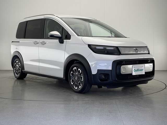 ホンダ フリード ハイブリット e:HEV クロスター 宮崎県 2025(令7)年 0.1千km プラチナホワイトパール 登録済み未使用車/ホンダセンシング/純正9型ディスプレイオーディオナビTV/（LXM-242ZFNI/HONDA CONNECT/Bluetooth/FMAM/HDMI/フルセグTV)/純正バックカメラ/純正LEDオートライト/純正LEDフォグ/純正15インチアルミ/両側電動スライドドア/アダプティブクルーズコントロール/レーンディパーチャーアラート/ブラインドスポットモニター/クリアランスソナー/電子パーキング/オートホールド/ハーフレザーシート/前席シートヒーター/本革巻ハンドル/オートエアコン/スマートキー/プッシュエンジンスタート/スペアキー/新車時保証書/取扱い説明書