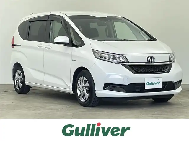 ホンダ フリード ハイブリット G ホンダセンシング 千葉県 2020(令2)年 1.1万km プラチナホワイトパール 禁煙車　/純正９型ナビ（VXM-217VFNi）/AM＆FM＆Bluetooth＆フルセグTV＆CD＆DVD/純正後席モニター　/ビルトインＥＴＣ　/ホンダセンシング/衝突軽減ブレーキ　/レーダークルーズコントロール　/レーンキープアシスト/バックカメラ　/シートヒーター　/両側電動スライドドア　/電動格納サイドミラー　/ＵＳＢポート/アイドリングストップ/ウィンカーミラー/2列目キャプテンシート/ドアバイザー/プッシュスタート/フロント電熱線
