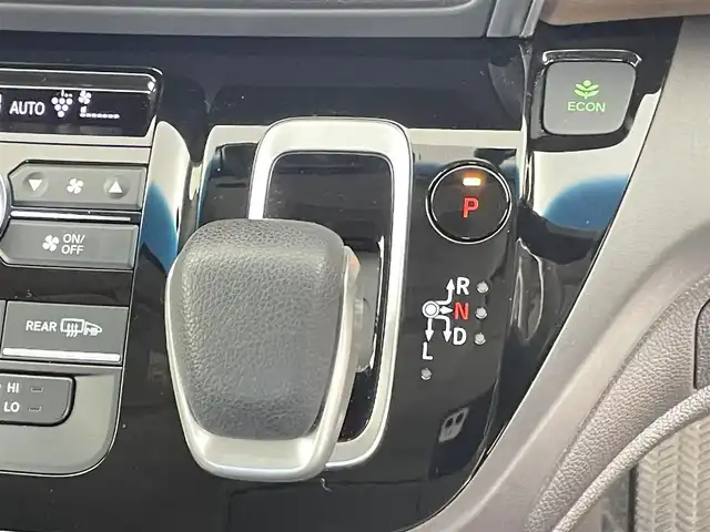 ホンダ フリード ハイブリット G ホンダセンシング 千葉県 2020(令2)年 1.1万km プラチナホワイトパール 禁煙車　/純正９型ナビ（VXM-217VFNi）/AM＆FM＆Bluetooth＆フルセグTV＆CD＆DVD/純正後席モニター　/ビルトインＥＴＣ　/ホンダセンシング/衝突軽減ブレーキ　/レーダークルーズコントロール　/レーンキープアシスト/バックカメラ　/シートヒーター　/両側電動スライドドア　/電動格納サイドミラー　/ＵＳＢポート/アイドリングストップ/ウィンカーミラー/2列目キャプテンシート/ドアバイザー/プッシュスタート/フロント電熱線