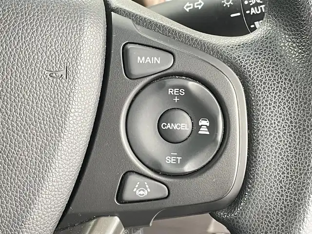 ホンダ フリード ハイブリット G ホンダセンシング 千葉県 2020(令2)年 1.1万km プラチナホワイトパール 禁煙車　/純正９型ナビ（VXM-217VFNi）/AM＆FM＆Bluetooth＆フルセグTV＆CD＆DVD/純正後席モニター　/ビルトインＥＴＣ　/ホンダセンシング/衝突軽減ブレーキ　/レーダークルーズコントロール　/レーンキープアシスト/バックカメラ　/シートヒーター　/両側電動スライドドア　/電動格納サイドミラー　/ＵＳＢポート/アイドリングストップ/ウィンカーミラー/2列目キャプテンシート/ドアバイザー/プッシュスタート/フロント電熱線