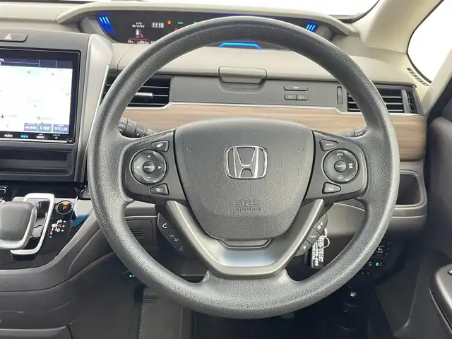 ホンダ フリード ハイブリット G ホンダセンシング 千葉県 2020(令2)年 1.1万km プラチナホワイトパール 禁煙車　/純正９型ナビ（VXM-217VFNi）/AM＆FM＆Bluetooth＆フルセグTV＆CD＆DVD/純正後席モニター　/ビルトインＥＴＣ　/ホンダセンシング/衝突軽減ブレーキ　/レーダークルーズコントロール　/レーンキープアシスト/バックカメラ　/シートヒーター　/両側電動スライドドア　/電動格納サイドミラー　/ＵＳＢポート/アイドリングストップ/ウィンカーミラー/2列目キャプテンシート/ドアバイザー/プッシュスタート/フロント電熱線