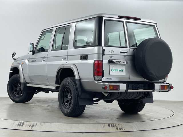 トヨタ ランドクルーザー 埼玉県 2015(平27)年 11.5万km シルバーM 社外ナビ/(Bluetooth/CD/DVD/USB/AM/FM)/地デジフルセグ/バックカメラ/ETC/レベライザー/スマホホルダー/サマータイヤ×4/背面タイヤ/社外フロアマット