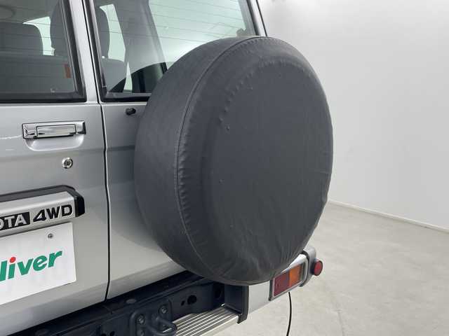 トヨタ ランドクルーザー 埼玉県 2015(平27)年 11.5万km シルバーM 社外ナビ/(Bluetooth/CD/DVD/USB/AM/FM)/地デジフルセグ/バックカメラ/ETC/レベライザー/スマホホルダー/サマータイヤ×4/背面タイヤ/社外フロアマット