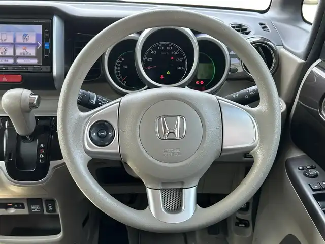ホンダ Ｎ ＢＯＸ G SSパッケージ 静岡県 2017(平29)年 3.8万km プレミアムピンクP 純正SDナビ/（AM/FM/DVD/BT/iPod）/フルセグTV/TV走行中視聴可能/バックカメラ/両側パワースライドドア/前席シートヒーター/ドライブレコーダー/ビルトインETC/プッシュスタート/スマートキー/スペアキー×1/横滑り防止装置/盗難防止装置/衝突被害軽減システム/純正フロアマット/純正アルミホイール/ドアバイザー/保証書/取扱説明書