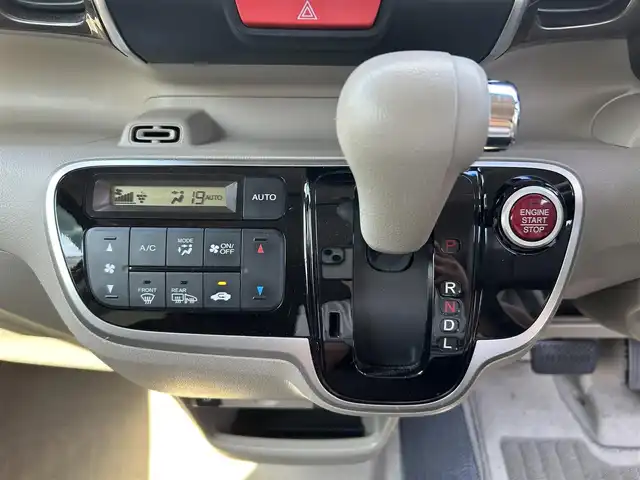ホンダ Ｎ ＢＯＸ G SSパッケージ 静岡県 2017(平29)年 3.8万km プレミアムピンクP 純正SDナビ/（AM/FM/DVD/BT/iPod）/フルセグTV/TV走行中視聴可能/バックカメラ/両側パワースライドドア/前席シートヒーター/ドライブレコーダー/ビルトインETC/プッシュスタート/スマートキー/スペアキー×1/横滑り防止装置/盗難防止装置/衝突被害軽減システム/純正フロアマット/純正アルミホイール/ドアバイザー/保証書/取扱説明書