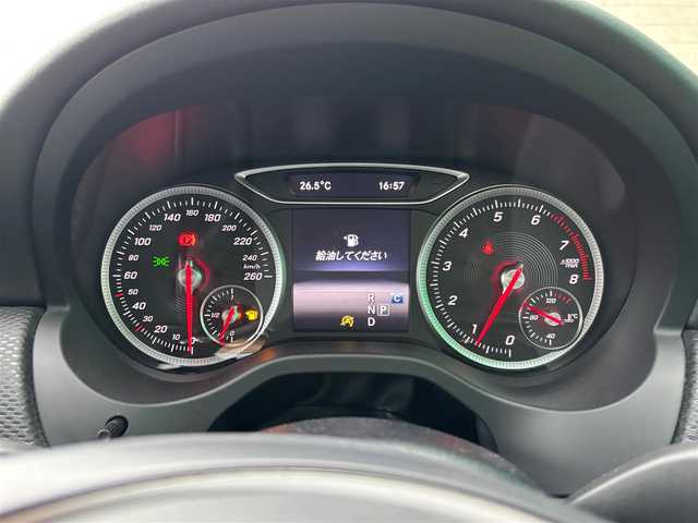 メルセデス・ベンツ Ａ１８０ スタイル 宮城県 2018(平30)年 3.1万km カルサイトホワイト レーダーセーフティパッケージ/・ブラインドスポットアシスト/・ディスタンスパイロット・ディストロニック/・レーンキーピングアシスト/エントリーパッケージ/・パークトロニック/・パーキングパイロット/・左右独立調整機能付オートエアコン/・コンビニエンスオープンクロージング機能/・メモリー機能付パワーシート（運転席）/・シートヒーター（運転席/助手席）/・アンダーシートボックス（運転席/助手席）/・シートバックポケット/・アームレスト（後席）/・カップホルダー（後席）/・トランクスルー機能/・キーレスゴー/・12V電源ソケット（ラゲッジルーム）/＝＝＝/ワンオーナー車/純正ナビ/・CD/DVD/・Bluetooth/・フルセグTV/バックカメラ/ETC/ハーフレザーシート/革巻きステアリング/LEDヘッドランプ/オートライト/スマートキー＆プッシュスタート/スペアキー1本/純正16インチAW