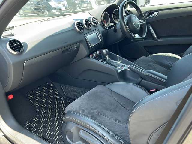 アウディ ＴＴクーペ 1．8 TFSI Sライン コンペティション 秋田県 2014(平26)年 8.6万km デイトナグレーパールエフェクト 社外スタッドレスタイヤ17インチ四本つき/Bluetooth/純正ナビ/バックカメラ/フルセグ