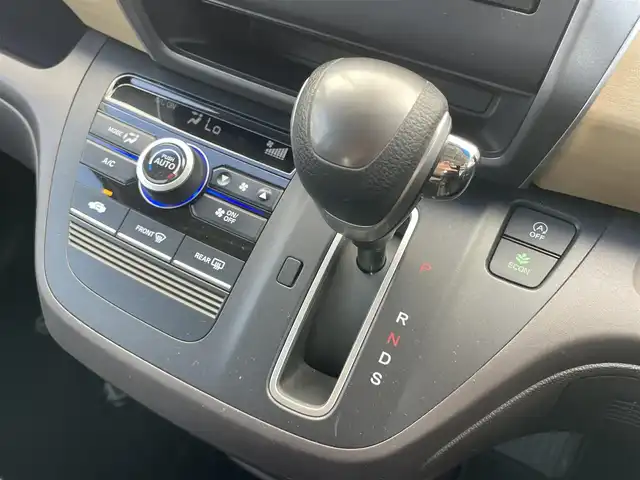 ホンダ フリード G ホンダセンシング 千葉県 2019(平31)年 6.3万km プレミアムスパークルブラックパール ホンダセンシング/・衝突軽減ブレーキ/レーンキープアシスト/・レーダークルーズコントロール/先行車発進お知らせ/・誤発進抑制/標識認識/社外ナビ(CN-E310D)/・ワンセグ/BT/CD/バックカメラ/ステアリングスイッチ/ETC/両側パワースライドドア/LEDヘッドライト/スマートキー/プッシュスタート/純正フロアマット