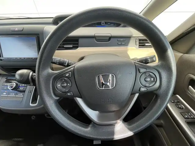 ホンダ フリード G ホンダセンシング 千葉県 2019(平31)年 6.3万km プレミアムスパークルブラックパール ホンダセンシング/・衝突軽減ブレーキ/レーンキープアシスト/・レーダークルーズコントロール/先行車発進お知らせ/・誤発進抑制/標識認識/社外ナビ(CN-E310D)/・ワンセグ/BT/CD/バックカメラ/ステアリングスイッチ/ETC/両側パワースライドドア/LEDヘッドライト/スマートキー/プッシュスタート/純正フロアマット