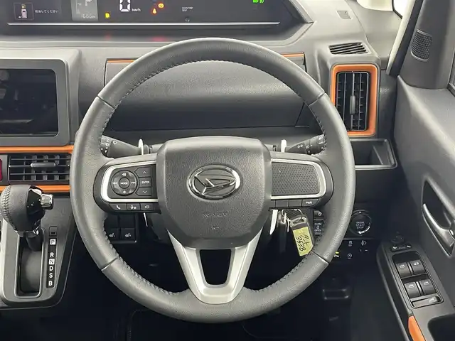 ダイハツ タント ファンクロスターボ 千葉県 2024(令6)年 0.2万km フォレストカーキメタリック スマートアシスト/・衝突軽減ブレーキ/・先行車発進お知らせ/・車線逸脱警報/・標識認識/・ふらつき警報/両側パワースライドドア/LEDオートライト/前席シートヒーター/パーキングブレーキ/ブレーキホールド/革巻きステアリング/ドアバイザー/プッシュスタート/スマートキー