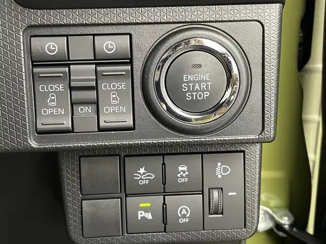 ダイハツ タント ファンクロスターボ 千葉県 2024(令6)年 0.2万km フォレストカーキメタリック スマートアシスト/・衝突軽減ブレーキ/・先行車発進お知らせ/・車線逸脱警報/・標識認識/・ふらつき警報/両側パワースライドドア/LEDオートライト/前席シートヒーター/パーキングブレーキ/ブレーキホールド/革巻きステアリング/ドアバイザー/プッシュスタート/スマートキー