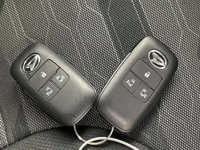 ダイハツ タント ファンクロスターボ 千葉県 2024(令6)年 0.2万km フォレストカーキメタリック スマートアシスト/・衝突軽減ブレーキ/・先行車発進お知らせ/・車線逸脱警報/・標識認識/・ふらつき警報/両側パワースライドドア/LEDオートライト/前席シートヒーター/パーキングブレーキ/ブレーキホールド/革巻きステアリング/ドアバイザー/プッシュスタート/スマートキー