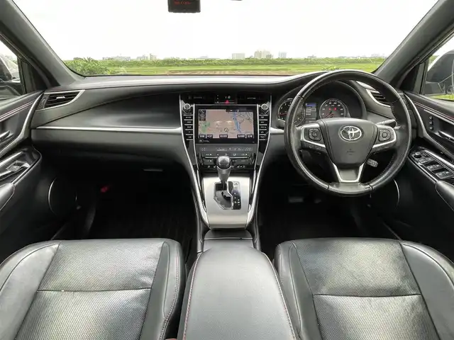 トヨタ ハリアー プログレス メタル&レザーP 佐賀県 2019(平31)年 6.5万km ホワイトパールクリスタルシャイン パノラマルーフ/黒革シート/純正9インチSDナビゲーション/・フルセグTV/CD/DVD/SD/USB/Bluetooth/JBLプレミアムサウンド/パノラミックビューモニター/前後ドライブレコーダー/ビルトインETC/パワーバックドア/電子パーキングブレーキ/・AUTO HOLD機能/DN席パワーシート(D席メモリー機能付)/DN席シートヒーター/シートベンチレーション/ISOFIX対応/革巻きステアリング/ステアリングリモコン/純正18インチアルミホイール/純正LEDヘッドライト/・オートマチックハイビーム/純正LEDフォグランプ/純正フロアマット/新車保証書/取扱説明書/スペアキー１本/トヨタセーフティセンス/・レーダークルーズコントロール/・レーンディパーチャーアラート/・プリクラッシュセーフティ/・クリアランスソナー(踏み間違い衝突軽減サポート機能付)