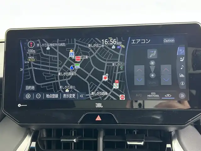 トヨタ ハリアー ハイブリッド Z レザーパッケージ 道央・札幌 2022(令4)年 1.3万km ホワイトパールクリスタルシャイン ・４WD/・調光パノラマルーフ/・JBLプレミアムサウンドシステム/・デジタルインナーミラー（ドラレコ機能付）/・純正12.3インチ大画面HDディスプレイ通信型ナビ/　Miracast/BT/フルセグTV/・バックカメラ/・ビルトインETC2.0（ナビ連動）/・トヨタセーフティセンス/　LTA（センタートレース＆操舵支援＆ふらつき検知有）/　PCS/BSM/RCTA/PKSB/RSA/クリアランスソナー/・アダプティブクルーズコントロール/・横滑り防止装置/・ブレーキホールド/・DRIVE MODE/・EV MODE/・ヘッドアップディスプレイ/・パワーバックドア/・オートマチックハイビーム/・オートライト/・LEDヘッドライト＆フォグ/・レザーシート/・D+N席シートヒーター＆ベンチレーション/・ステアリングヒーター/・ミラーヒーター/・純正１９インチAW/・純正フロアマット/・プッシュスタート/・スマートキー/・スペアキー/・取/保　有