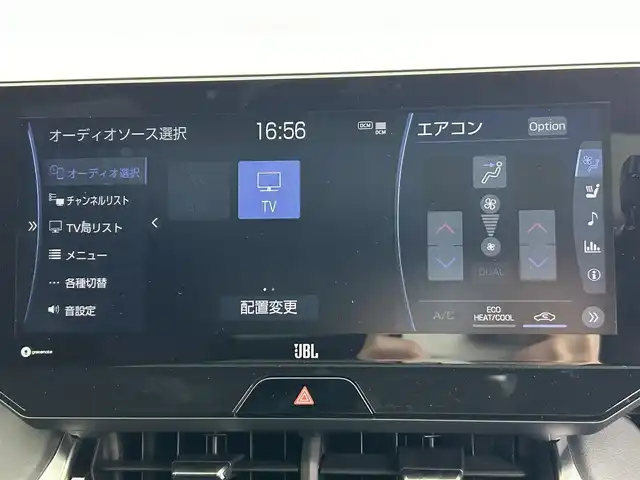 トヨタ ハリアー ハイブリッド Z レザーパッケージ 道央・札幌 2022(令4)年 1.3万km ホワイトパールクリスタルシャイン ・４WD/・調光パノラマルーフ/・JBLプレミアムサウンドシステム/・デジタルインナーミラー（ドラレコ機能付）/・純正12.3インチ大画面HDディスプレイ通信型ナビ/　Miracast/BT/フルセグTV/・バックカメラ/・ビルトインETC2.0（ナビ連動）/・トヨタセーフティセンス/　LTA（センタートレース＆操舵支援＆ふらつき検知有）/　PCS/BSM/RCTA/PKSB/RSA/クリアランスソナー/・アダプティブクルーズコントロール/・横滑り防止装置/・ブレーキホールド/・DRIVE MODE/・EV MODE/・ヘッドアップディスプレイ/・パワーバックドア/・オートマチックハイビーム/・オートライト/・LEDヘッドライト＆フォグ/・レザーシート/・D+N席シートヒーター＆ベンチレーション/・ステアリングヒーター/・ミラーヒーター/・純正１９インチAW/・純正フロアマット/・プッシュスタート/・スマートキー/・スペアキー/・取/保　有