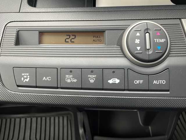 ホンダ フリード G ジャストセレクション 道央・札幌 2010(平22)年 2.8万km ポリッシュドメタルメタリック 純正オーディオ(FM、AM)/純正ドアバイザー/左側パワースライドドア/ワイパーデアイサー/積み込みタイヤ(スタッドレス)/純正フロアマット/電動格納ミラー/オートライト/３列シート