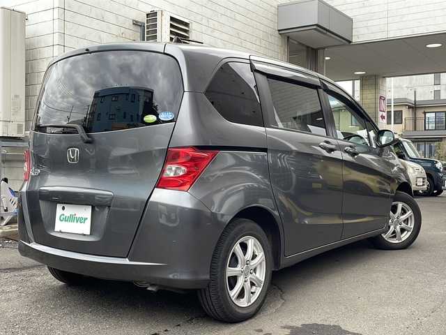 ホンダ フリード G ジャストセレクション 道央・札幌 2010(平22)年 2.8万km ポリッシュドメタルメタリック 純正オーディオ(FM、AM)/純正ドアバイザー/左側パワースライドドア/ワイパーデアイサー/積み込みタイヤ(スタッドレス)/純正フロアマット/電動格納ミラー/オートライト/３列シート