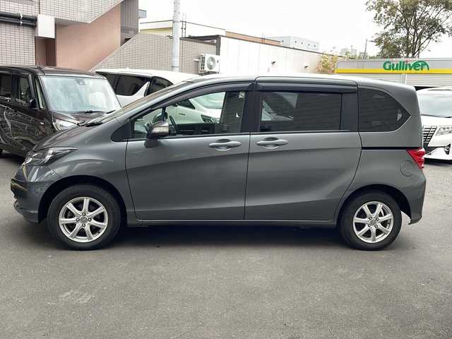 ホンダ フリード G ジャストセレクション 道央・札幌 2010(平22)年 2.8万km ポリッシュドメタルメタリック 純正オーディオ(FM、AM)/純正ドアバイザー/左側パワースライドドア/ワイパーデアイサー/積み込みタイヤ(スタッドレス)/純正フロアマット/電動格納ミラー/オートライト/３列シート