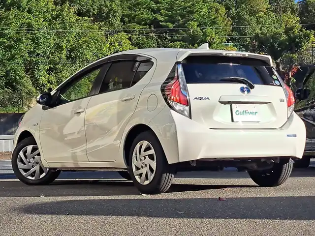 トヨタ アクア S 大阪府 2015(平27)年 2.9万km ライムホワイトパールクリスタルシャイン /禁煙//ワンオーナー//純正SDナビ【NSZN-W64T】//・CD/DVD/SD/フルTV/Bluetooth//バックカメラ//ステアリングスイッチ//ETC//プッシュスタート//スマートキーｘ２//ウィンカーミラー