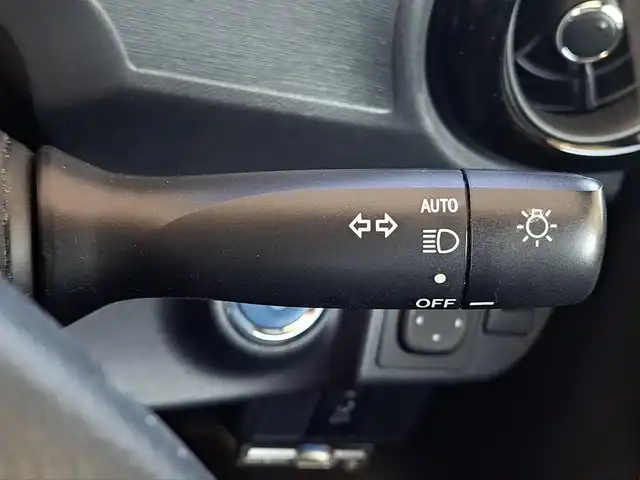 トヨタ アクア S 大阪府 2015(平27)年 2.9万km ライムホワイトパールクリスタルシャイン /禁煙//ワンオーナー//純正SDナビ【NSZN-W64T】//・CD/DVD/SD/フルTV/Bluetooth//バックカメラ//ステアリングスイッチ//ETC//プッシュスタート//スマートキーｘ２//ウィンカーミラー