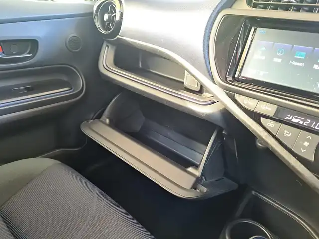 トヨタ アクア S 大阪府 2015(平27)年 2.9万km ライムホワイトパールクリスタルシャイン /禁煙//ワンオーナー//純正SDナビ【NSZN-W64T】//・CD/DVD/SD/フルTV/Bluetooth//バックカメラ//ステアリングスイッチ//ETC//プッシュスタート//スマートキーｘ２//ウィンカーミラー