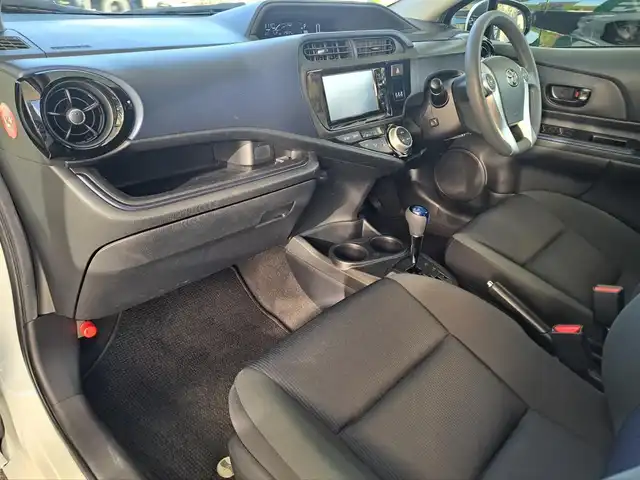 トヨタ アクア S 大阪府 2015(平27)年 2.9万km ライムホワイトパールクリスタルシャイン /禁煙//ワンオーナー//純正SDナビ【NSZN-W64T】//・CD/DVD/SD/フルTV/Bluetooth//バックカメラ//ステアリングスイッチ//ETC//プッシュスタート//スマートキーｘ２//ウィンカーミラー