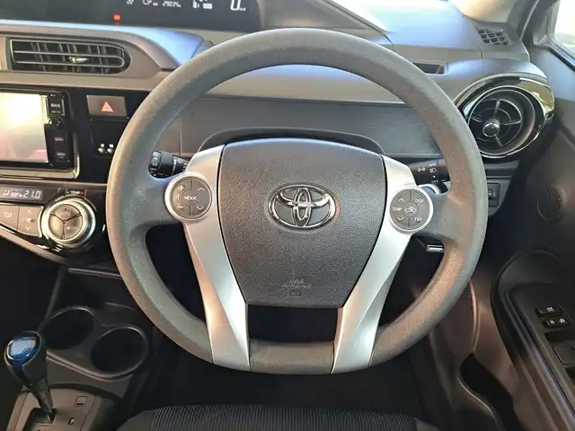 トヨタ アクア S 大阪府 2015(平27)年 2.9万km ライムホワイトパールクリスタルシャイン /禁煙//ワンオーナー//純正SDナビ【NSZN-W64T】//・CD/DVD/SD/フルTV/Bluetooth//バックカメラ//ステアリングスイッチ//ETC//プッシュスタート//スマートキーｘ２//ウィンカーミラー