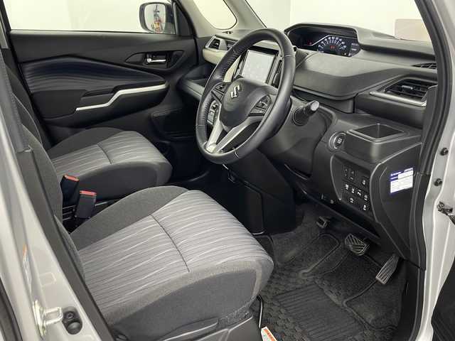 スズキ ソリオ HV MZ 埼玉県 2021(令3)年 1.5万km スターシルバーメタリック 純正8インチナビ/　（AM/FM/iPod/Bluetooth/SD/CD/DVD）/アラウンドビューモニター/フルセグテレビ/ビルトインETC/純正ドライブレコーダー/シートヒーター/ヘッドアップディスプレイ/両側パワースライドドア/衝突被害軽減ブレーキ/クルーズコントロール/レーンアシスト/コーナーセンサー/サーキュレーター/純正フロアマット/純正アルミホイール/LEDヘッドライト/フォグランプ/プッシュスタート