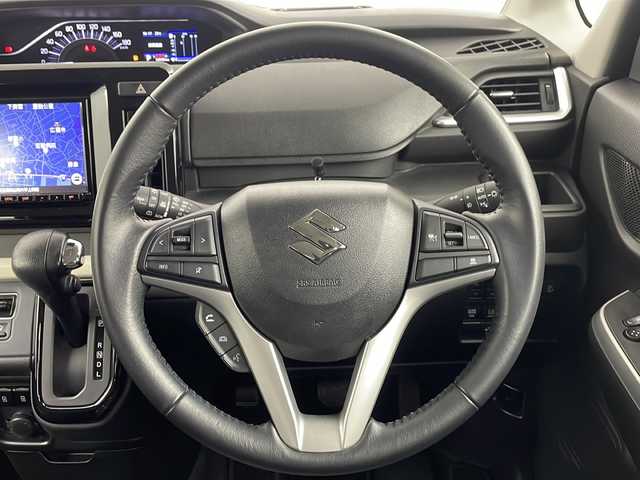 スズキ ソリオ HV MZ 埼玉県 2021(令3)年 1.5万km スターシルバーメタリック 純正8インチナビ/　（AM/FM/iPod/Bluetooth/SD/CD/DVD）/アラウンドビューモニター/フルセグテレビ/ビルトインETC/純正ドライブレコーダー/シートヒーター/ヘッドアップディスプレイ/両側パワースライドドア/衝突被害軽減ブレーキ/クルーズコントロール/レーンアシスト/コーナーセンサー/サーキュレーター/純正フロアマット/純正アルミホイール/LEDヘッドライト/フォグランプ/プッシュスタート