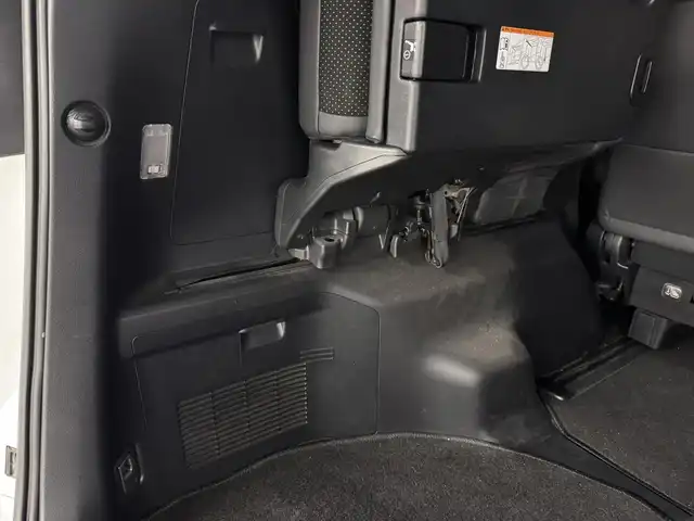 トヨタ アルファード S タイプゴールド 三重県 2020(令2)年 3.6万km ホワイトパールクリスタルシャイン ガソリン/FF/MTモード付インパネCVT/純正 9インチディスプレイオーディオ（ナビ搭載）/（AM/FM/CD・DVD*/USB/iPod/Bluetooth/TV*/Miracast/AppleCarPlay/AndroidAuto）*…OP/12.1インチ 後席モニター V12T-R68C/モデリスタエアロ/・フロントバンパースポイラー、リヤスカート、ヘッドライトガーニッシュ、モデリスタスポーツマフラー/バックガイドモニター/両側パワースライドドア/ドライブレコーダー 前後/ETC/Toyota Safety Sense/●プリクラッシュセーフティ/●レーントレーシングアシスト/●レーダークルコン/●ロードサインアシスト/●アダプティブハイビームシステム/・先行車発進告知機能/・クリアランスソナー/・パーキングサポートブレーキ（前後静止物）/・など/装備/3眼LEDヘッドランプ（専用加飾）/・ハーフレザーシート/・左右＆後席独立オートエアコン/・パワーバックドア/・オットマンシート（2nd）/・AC100Vコンセント（100W）/・ステアリングスイッチ/・電子パーキングブレーキ＆ブレーキホールド/・オートライト/・純正18inAW/・保/取/ナビ取/・スマートキーx1/など