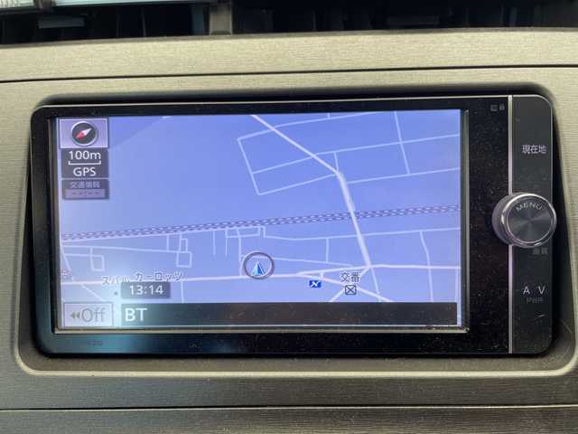 トヨタ プリウス S 栃木県 2015(平27)年 7.4万km ホワイトパールクリスタルシャイン 純正SDナビ/（CD/DVD/フルセグTV/Bluetooth/SD）/バックカメラ/ビルトインETC/前方ドライブレコーダー/禁煙車/オートライト/HIDヘッドライト/横滑り防止装置/スマートキー/プッシュスタート/ステアリングスイッチ/ウィンカーミラー/純正フロアマット