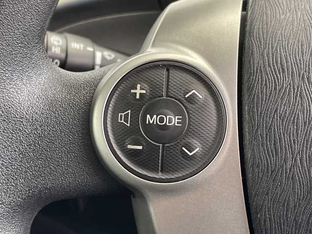 トヨタ プリウス S 栃木県 2015(平27)年 7.4万km ホワイトパールクリスタルシャイン 純正SDナビ/（CD/DVD/フルセグTV/Bluetooth/SD）/バックカメラ/ビルトインETC/前方ドライブレコーダー/禁煙車/オートライト/HIDヘッドライト/横滑り防止装置/スマートキー/プッシュスタート/ステアリングスイッチ/ウィンカーミラー/純正フロアマット