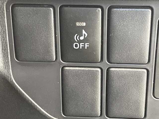 トヨタ プリウス S 栃木県 2015(平27)年 7.4万km ホワイトパールクリスタルシャイン 純正SDナビ/（CD/DVD/フルセグTV/Bluetooth/SD）/バックカメラ/ビルトインETC/前方ドライブレコーダー/禁煙車/オートライト/HIDヘッドライト/横滑り防止装置/スマートキー/プッシュスタート/ステアリングスイッチ/ウィンカーミラー/純正フロアマット