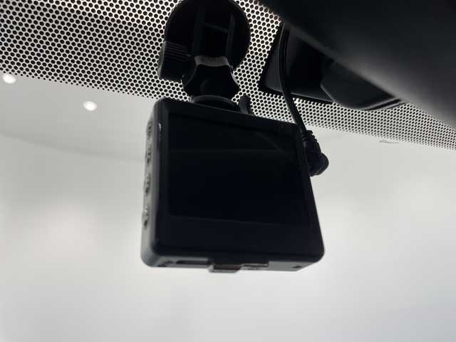 トヨタ プリウス S 栃木県 2015(平27)年 7.4万km ホワイトパールクリスタルシャイン 純正SDナビ/（CD/DVD/フルセグTV/Bluetooth/SD）/バックカメラ/ビルトインETC/前方ドライブレコーダー/禁煙車/オートライト/HIDヘッドライト/横滑り防止装置/スマートキー/プッシュスタート/ステアリングスイッチ/ウィンカーミラー/純正フロアマット