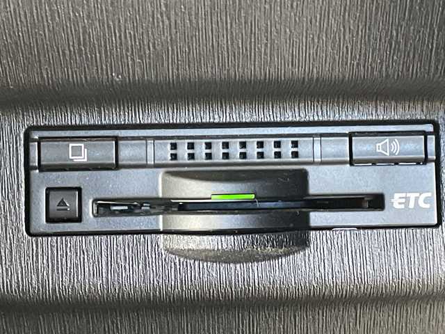 トヨタ プリウス S 栃木県 2015(平27)年 7.4万km ホワイトパールクリスタルシャイン 純正SDナビ/（CD/DVD/フルセグTV/Bluetooth/SD）/バックカメラ/ビルトインETC/前方ドライブレコーダー/禁煙車/オートライト/HIDヘッドライト/横滑り防止装置/スマートキー/プッシュスタート/ステアリングスイッチ/ウィンカーミラー/純正フロアマット