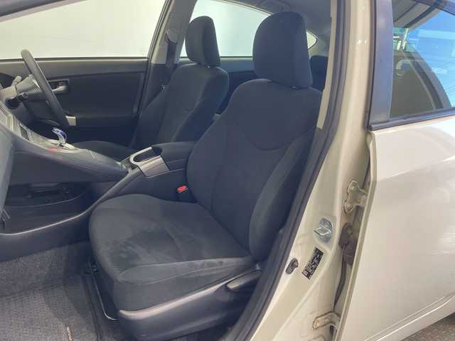 トヨタ プリウス S 栃木県 2015(平27)年 7.4万km ホワイトパールクリスタルシャイン 純正SDナビ/（CD/DVD/フルセグTV/Bluetooth/SD）/バックカメラ/ビルトインETC/前方ドライブレコーダー/禁煙車/オートライト/HIDヘッドライト/横滑り防止装置/スマートキー/プッシュスタート/ステアリングスイッチ/ウィンカーミラー/純正フロアマット