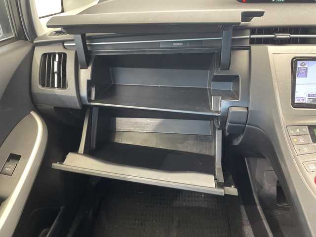 トヨタ プリウス S 栃木県 2015(平27)年 7.4万km ホワイトパールクリスタルシャイン 純正SDナビ/（CD/DVD/フルセグTV/Bluetooth/SD）/バックカメラ/ビルトインETC/前方ドライブレコーダー/禁煙車/オートライト/HIDヘッドライト/横滑り防止装置/スマートキー/プッシュスタート/ステアリングスイッチ/ウィンカーミラー/純正フロアマット