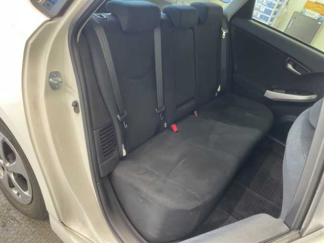 トヨタ プリウス S 栃木県 2015(平27)年 7.4万km ホワイトパールクリスタルシャイン 純正SDナビ/（CD/DVD/フルセグTV/Bluetooth/SD）/バックカメラ/ビルトインETC/前方ドライブレコーダー/禁煙車/オートライト/HIDヘッドライト/横滑り防止装置/スマートキー/プッシュスタート/ステアリングスイッチ/ウィンカーミラー/純正フロアマット