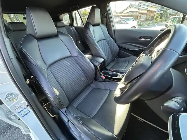 トヨタ カローラツーリング ハイブリッド ダブルバイビー 愛媛県 2020(令2)年 1.5万km ホワイトパールクリスタルシャイン 純正9型ディスプレイオーディオ/バックカメラ/前後ドライブレコーダー/トヨタセーフティセンス/レーダークルーズコントロール/ブラインドスポットモニター/クリアランスソナー/100V/1500Wコンセント/ハーフレザー/シートヒーター/ワイヤレス充電/電格ミラー/ヒートミラー/ステアリングリモコン/ステアリングヒーター/純正ドアバイザー/電動パーキングブレーキ/AutoHold機能/MODELLISTAスカッフプレート/現状サマー(純正AW)(215/45/R17)/YOKOHAMA ADVANdB V552/禁煙車