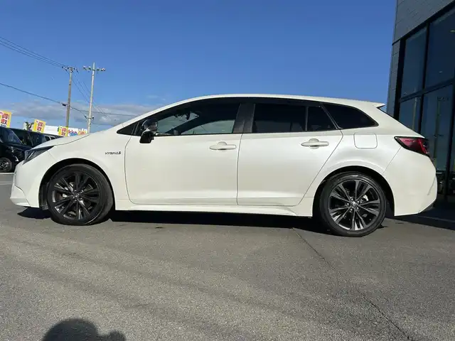 トヨタ カローラツーリング ハイブリッド ダブルバイビー 愛媛県 2020(令2)年 1.5万km ホワイトパールクリスタルシャイン 純正9型ディスプレイオーディオ/バックカメラ/前後ドライブレコーダー/トヨタセーフティセンス/レーダークルーズコントロール/ブラインドスポットモニター/クリアランスソナー/100V/1500Wコンセント/ハーフレザー/シートヒーター/ワイヤレス充電/電格ミラー/ヒートミラー/ステアリングリモコン/ステアリングヒーター/純正ドアバイザー/電動パーキングブレーキ/AutoHold機能/MODELLISTAスカッフプレート/現状サマー(純正AW)(215/45/R17)/YOKOHAMA ADVANdB V552/禁煙車