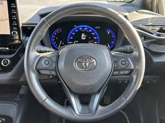 トヨタ カローラツーリング ハイブリッド ダブルバイビー 愛媛県 2020(令2)年 1.5万km ホワイトパールクリスタルシャイン 純正9型ディスプレイオーディオ/バックカメラ/前後ドライブレコーダー/トヨタセーフティセンス/レーダークルーズコントロール/ブラインドスポットモニター/クリアランスソナー/100V/1500Wコンセント/ハーフレザー/シートヒーター/ワイヤレス充電/電格ミラー/ヒートミラー/ステアリングリモコン/ステアリングヒーター/純正ドアバイザー/電動パーキングブレーキ/AutoHold機能/MODELLISTAスカッフプレート/現状サマー(純正AW)(215/45/R17)/YOKOHAMA ADVANdB V552/禁煙車