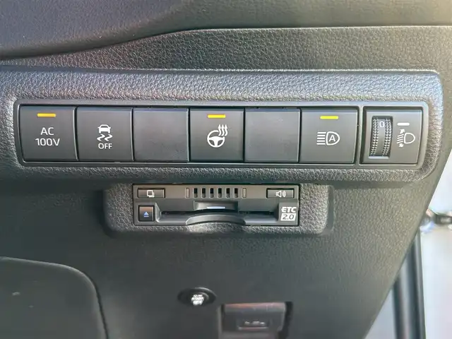 トヨタ カローラツーリング ハイブリッド ダブルバイビー 愛媛県 2020(令2)年 1.5万km ホワイトパールクリスタルシャイン 純正9型ディスプレイオーディオ/バックカメラ/前後ドライブレコーダー/トヨタセーフティセンス/レーダークルーズコントロール/ブラインドスポットモニター/クリアランスソナー/100V/1500Wコンセント/ハーフレザー/シートヒーター/ワイヤレス充電/電格ミラー/ヒートミラー/ステアリングリモコン/ステアリングヒーター/純正ドアバイザー/電動パーキングブレーキ/AutoHold機能/MODELLISTAスカッフプレート/現状サマー(純正AW)(215/45/R17)/YOKOHAMA ADVANdB V552/禁煙車