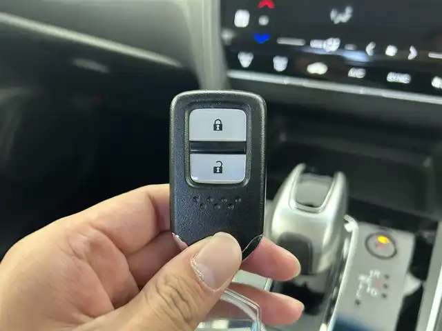 ホンダ シャトル ハイブリッド X ホンダセンシング 千葉県 2019(平31)年 5.4万km ミッドナイトブルービームM 禁煙　/純正７型ナビ（VXM-195VFi）/AM＆FM＆Bluetooth＆フルセグTV＆CD＆DVD/前席シートヒーター　/ビルトインＥＴＣ　/ホンダセンシング/レーダークルーズコントロール/レーンキープアシスト　/バックカメラ　/電動格納サイドミラー　/パドルシフト　/ＬＥＤヘッドライト（オートライト付き）/フォグランプ/12Vシガーソケット/アイドリングストップ/ウィンカーミラー/ドアバイザー/プッシュスタート/フロアマット/ハーフレザーシート/ISOFIX