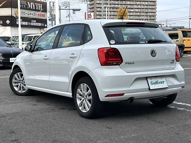 フォルクスワーゲン ポロ TSIコンフォートライン 徳島県 2017(平29)年 4.3万km 白 純正SDナビ/（BT/フルセグ/USB）/バックカメラ/純正フロアマット/純正18インチAW/ドライブレコーダー/ETC/LEDヘッドライト/ダブルエアバック/スマートキー/ドライブレコーダー/オートライト/盗難防止装置/アイドリングストップ