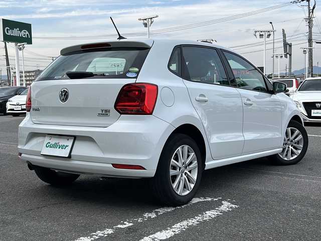 フォルクスワーゲン ポロ TSIコンフォートライン 徳島県 2017(平29)年 4.3万km 白 純正SDナビ/（BT/フルセグ/USB）/バックカメラ/純正フロアマット/純正18インチAW/ドライブレコーダー/ETC/LEDヘッドライト/ダブルエアバック/スマートキー/ドライブレコーダー/オートライト/盗難防止装置/アイドリングストップ